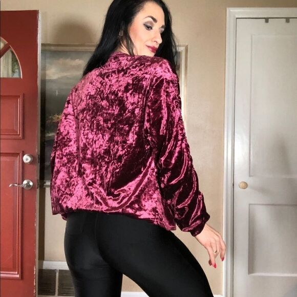 Mello Day burgundy scrunched sleeve top - Picture 2 of 5